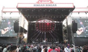 5606Ribuan-Penonton-Tumpah-Ruah-di-Kolaborasi-Festival-Musik-Pestapora-dan-Kemenpora (1)