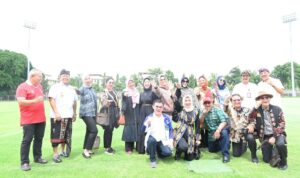 Wakil_Ketua_Komisi_X_DPR_RI_Hetifah_Sjaifudiah_beserta_tim_dalam_foto_bersama_usai_kunjungan_kerja_s20240318105948 (1)