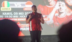 3318Nobar-Playoff-Olimpiade-di-Kotawaringin-Barat--Menpora-Dito-Apresiasi-Dukungan-Masyarakat-untuk-Timnas-Indonesia