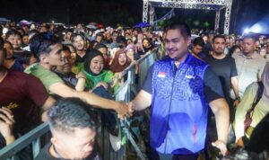 8973Berbaur-dengan-Masyarakat-Pangkalan-Bun - Menpora-Dito-Saksikan-Kemeriahan-Festival-Kebersamaan