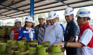 arsip-berita-kementerian-esdm-dan-ombudsman-tinjau-penyediaan-dan-pendistribusian-lpg-3-kg-di-sleman-8cuj2qa (1)
