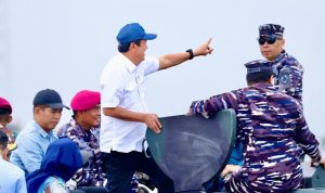 kkp-bersama-gabungan-instansi-maritim-bongkar-pagar-laut-tangerang (1)