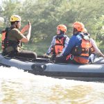 Wali Kota Kediri, Vinanda Prameswati, melakukan peninjauan langsung ke Sungai Brantas guna memastikan kesiapan dalam menghadapi proses flushing dari Waduk Wlingi dan Lodoyo.