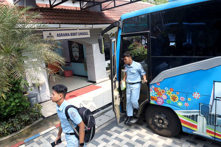 Siswa yang mengikuti program Omah Ilmu Arek Suroboyo.
