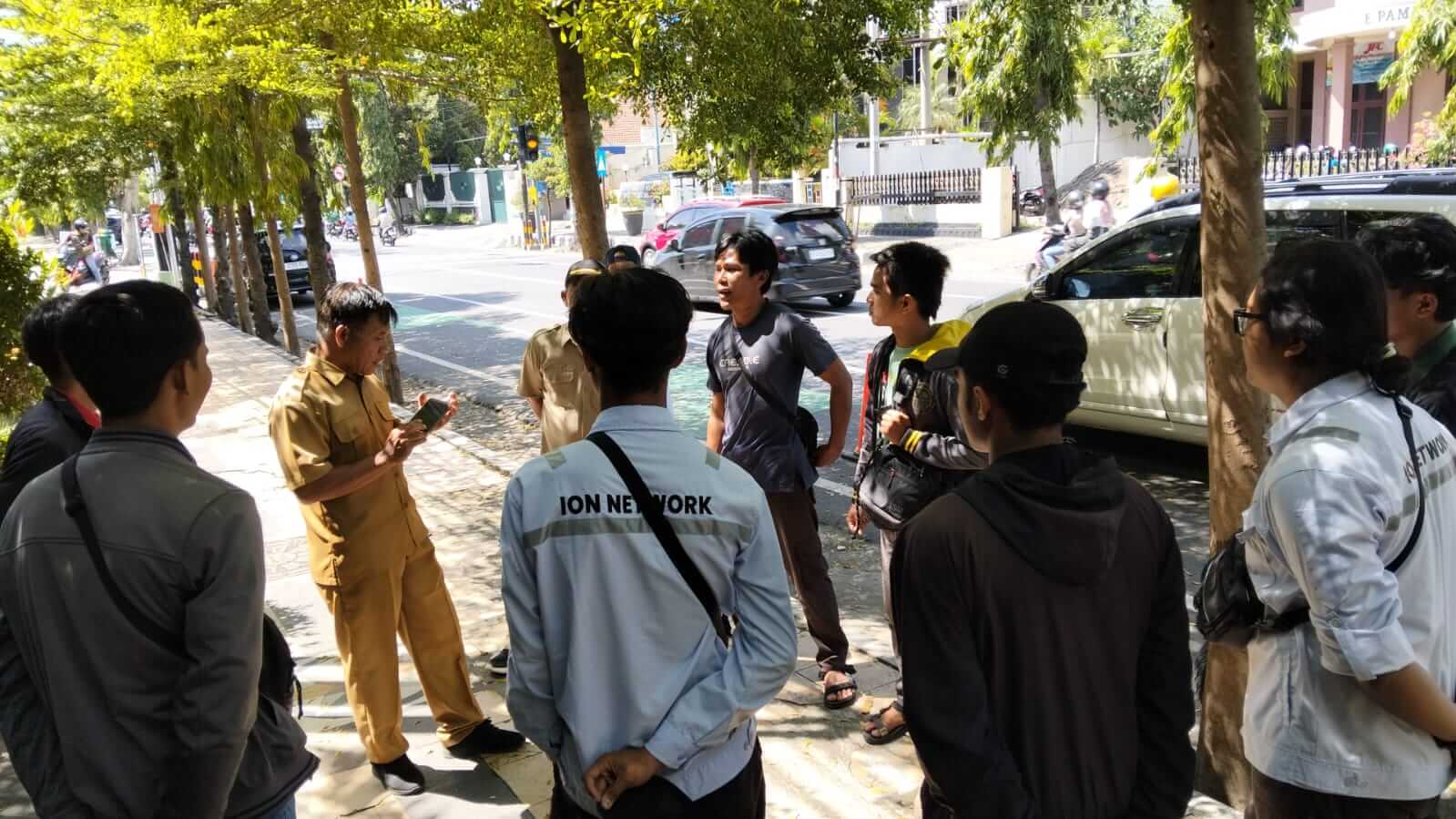 Sidak penataan tiang kabel optik di beberapa lokasi, Selasa (22/4/2025) oleh Dinas PUPR Kota Kediri.
