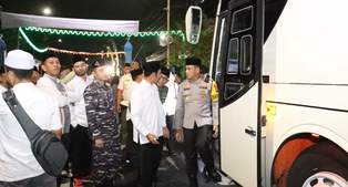 Pelepasan jemaah haji ke tanah suci.