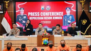 Kapolres Jember, AKBP Bobby A. Condroputro, dalam konferensi pers 20 kasus narkoba di Mapolres Jember.