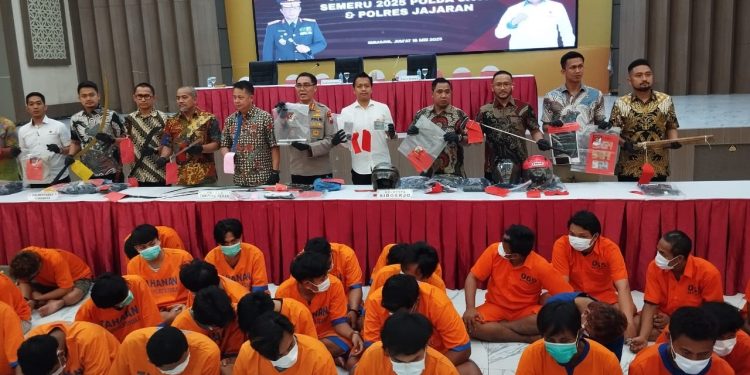 Konferensi pers yang digelar oleh Polda Jatim.