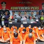 AKBP Oskar Syamsuddin, Wakil Kepala Polresta Malang Kota, dalam konferensi pers di Mapolresta.