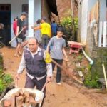 vakuasi dilanda banjir bandang dan tanah longsor pada Jumat (16/5/2025) malam.