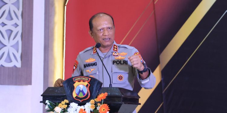 Kapolda Jatim, Irjen Pol. Drs. Nanang Avianto, meresmikan Rakernis Bidang Humas Polda Jatim 2025 di Gedung Mahameru.