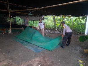 Perjudian sabung ayam di Desa Sugihwaras, Kecamatan Bagor, Kabupaten Blitar, Minggu (4/5/2025).