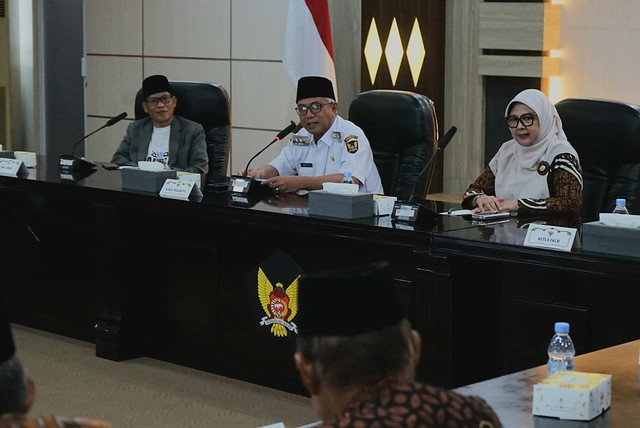 Wakil Wali Kota Kediri, Qowimuddin Thoha, menerima kunjungan kerja FKUB Kota Depok di Ruang Joyoboyo, Balaikota Kediri.