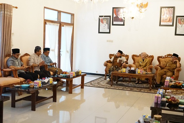 Wali Kota Kediri, Vinanda Prameswati, menerima kunjungan sejumlah ulama terkemuka Jawa Timur di Rumah Dinas Wali Kota.