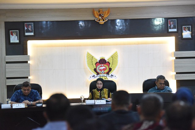 Wali Kota Kediri, Vinanda Prameswati, memimpin Rapat Koordinasi persiapan Muskelsus untuk pembentukan Koperasi Merah Putih.