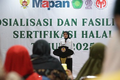Sebagai kota dengan pertumbuhan ekonomi yang dinamis, destinasi wisata populer, dan mayoritas penduduk muslim, Kediri perlu memperkuat ekosistem produk dan wisata halal. Pemerintah Kota (Pemkot) Kediri berkomitmen mendukung pelaku usaha melalui program fasilitasi sertifikasi halal gratis sejak 2017.