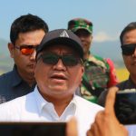 Langgeng Wisnu A selaku Pemimpin Perum BULOG Kanwil Jatim bersama M Ade Saputra Pemimpin Perum BULOG Kancab Jember.