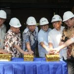 Buka Giling Perdana di PG Pesantren Baru, Kediri, Jawa Timur, pada Kamis (15/5/2025).
