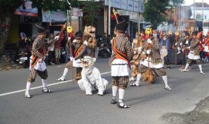 Bersih desa di Kelurahan Kepanjen Kidul, Kota Blitar. (Foto: Pemkot Blitar)