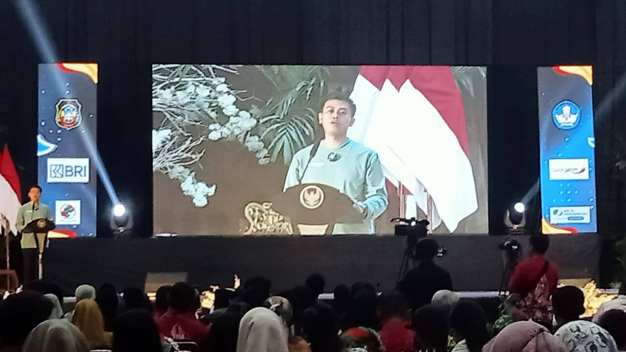 Wali Kota Blitar, Syauqul Muhibbin atau yang akrab disapa Mas Ibin, membuka peringatan Hardiknas 2025, di Kedung Kesenian, Kota Blitar.