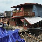 Rumah yang terdampak longsor di Perumahan Puri Kenari Asri, Kota Blitar, Kamis, 15 Mei 2025. (Foto: Thoha Ma'ruf/serayunusantara.com)