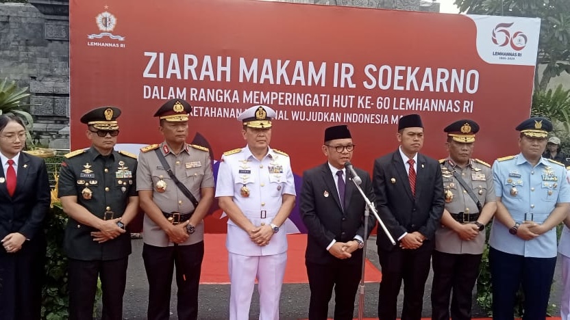 Gubernur Lemhanas RI, Dr. H. TB. Ace Hasan Syadzily, melaksanakan ziarah ke Makam Bung Karno (MBK) di Kota Blitar, Jawa Timur, Jumat (16/5/2025).