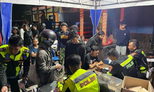 Satlantas Polres Kediri Kota melaksanakan Operasi Cipta Kondisi di Jalan Ahmad Yani, sekitar kawasan Wisata Air Pagora.