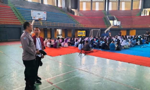 Polsek Mojoroto Polres Kediri Kota mengamankan pelaksanaan OLIMIPA 2 di GOR Jayabaya, Kota Kediri.