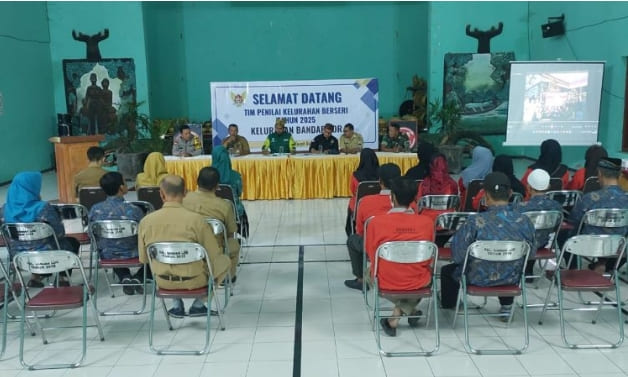 Polsek Mojoroto, Polres Kediri Kota melakukan kunjungan (sambang) dan pembinaan masyarakat di Kelurahan Bandar Lor, Kecamatan Mojoroto.