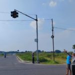 Satlantas Polres Kediri Kota berkoordinasi dengan Dishub Kabupaten Kediri melakukan peninjauan lokasi pemasangan flashing light di simpang empat SKB, Dusun Pojok, Desa Bulusari, Kecamatan Tarokan.
