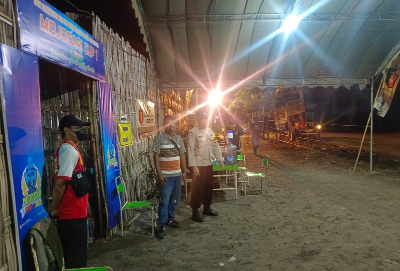 Polsek Kalangbret, Polres Tulungagung, mengamankan Turnamen Bola Voli Mojosari Cup.