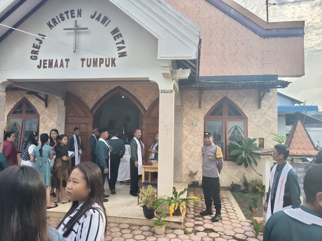 Pengamanan gereja oleh Polres Tulungagung.