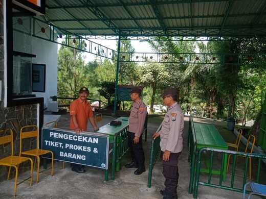 Menjelang libur peringatan Kenaikan Isa Almasih, jajaran Polres Tulungagung menggelar patroli pengamanan di berbagai destinasi wisata di wilayah Kabupaten Tulungagung. Langkah ini bertujuan memastikan kenyamanan dan keamanan pengunjung selama berlibur.