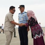 Wakil Bupati Kediri, Dewi Maria Ulfa, beserta jajaran Forkopimda Kabupaten Kediri, menyambut kedatangan Gubernur Lemhannas RI, TB Ace Hasan Syadzily di Bandara Internasional Dhoho.