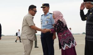 Wakil Bupati Kediri, Dewi Maria Ulfa, beserta jajaran Forkopimda Kabupaten Kediri, menyambut kedatangan Gubernur Lemhannas RI, TB Ace Hasan Syadzily di Bandara Internasional Dhoho.