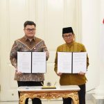 Bupati Kediri, Hanindhito Himawan Pramana, bersama Gubernur DKI Jakarta, Pramono Anung, resmi menandatangani kerja sama pengembangan potensi daerah dan peningkatan pelayanan publik.
