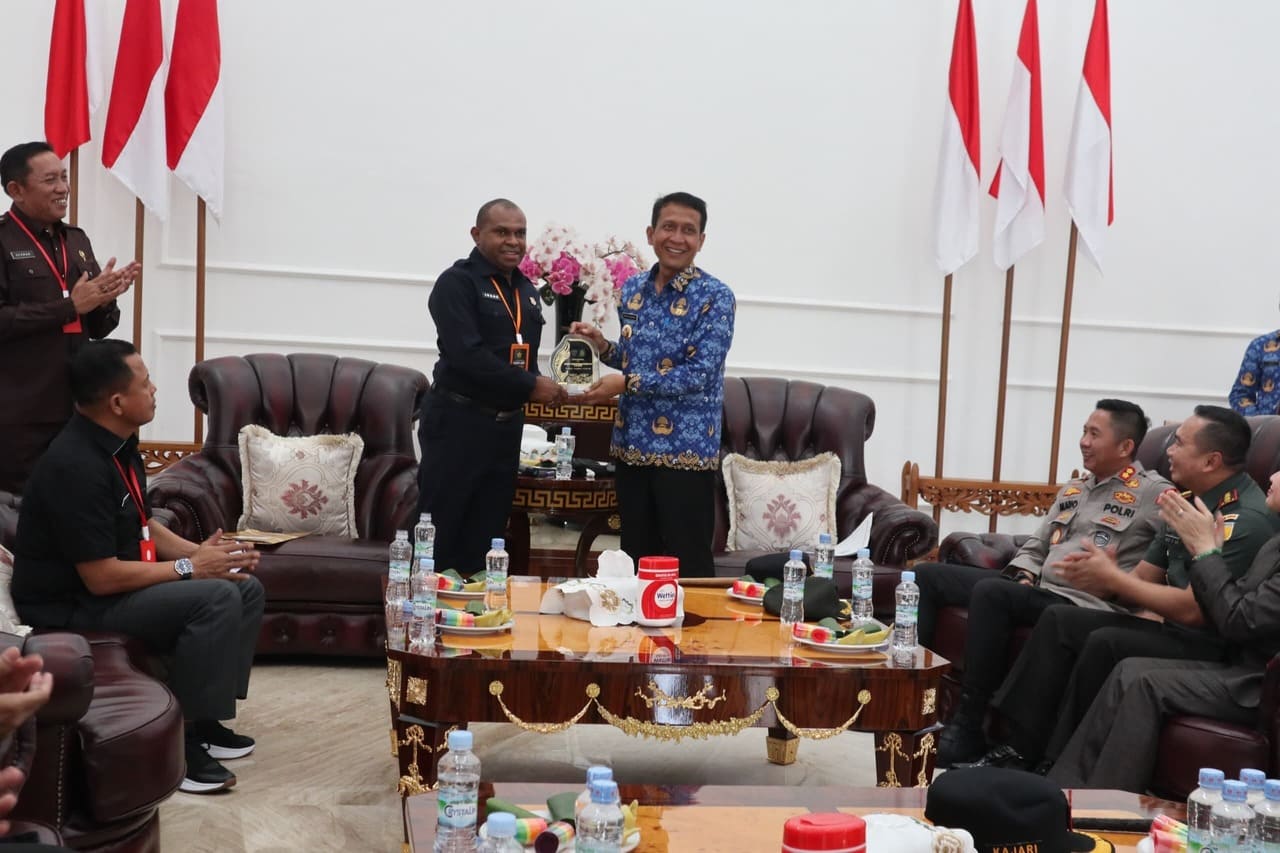 Bupati Bojonegoro menerima kunjungan KKP Sespimmen Polri di Gedung Putih, Pemkab Bojonegoro.