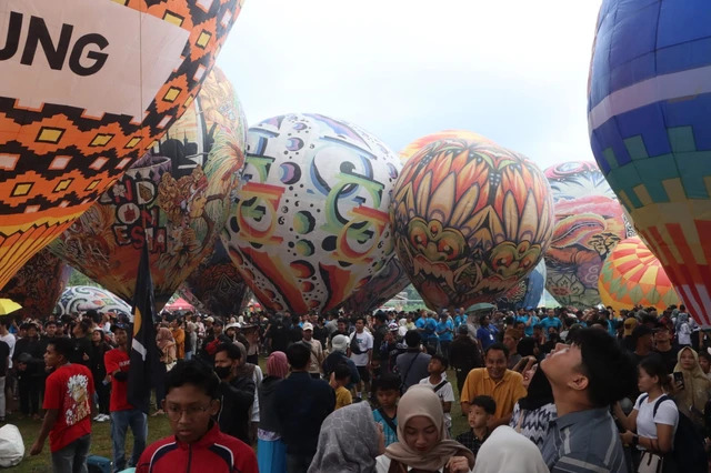 Festival balon udara di Tulungagung. (Foto: Polres Tulungagung)