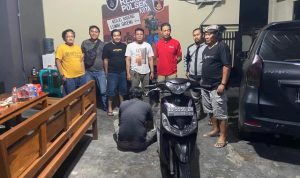 Kejadian tersebut berlangsung di sebuah ruko di Dusun Salakan, Desa Salakkembang, Kecamatan Kalidawir, Tulungagung, yang merupakan tempat usaha korban bernama Aswin (26), warga Desa Sumberdadap, Kecamatan Pucanglaban.