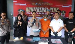Wakil Kepala Polresta Malang Kota, AKBP Oskar Syamsuddin dalam konferensi pers pencurian dengan kekerasan (begal) kepada seorang pengemudi ojol di lobi Mapolresta Malang Kota. (Foto: Polresta Malang Kota)