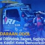 Penindakan truk ODOL oleh polisi.