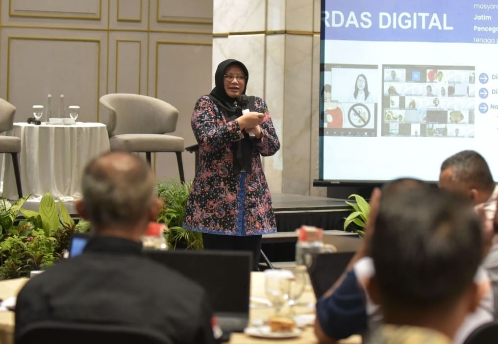 Kadiskominfo Jatim, Sherlita saat menyampaikan sambutannya dalam kegiatan Lokakarya Edukasi: Menuju Sekolah Berbasis Digital dengan Google', di Surabaya.