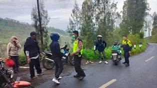 Menjelang ritual adat Yadnya Kasada 2025, jajaran Polres Pasuruan Polda Jawa Timur memperkuat sistem keamanan di sekitar Gunung Bromo. (Foto: Polres Pasuruan)
