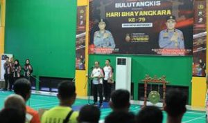 Kapolda Jawa Timur Irjen Pol. Nanang Avianto, membuka secara resmi turnamen bulutangkis Kapolda Jatim Cup 2025. (Foto: Polda Jatim)