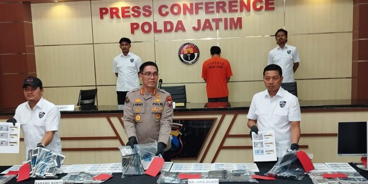 Subdit 1 DitresSiber Polda Jawa Timur berhasil mengungkap tindak pidana di bidang ITE terkait pemalsuan data dan pelanggaran perlindungan data pribadi.