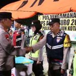 Inspektur Jenderal Polisi Nanang Avianto, Kapolda Jawa Timur, melakukan kunjungan kerja ke sejumlah Pos Pam Operasi Aman Suro 2025 di Kota Madiun.