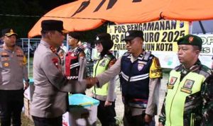 Inspektur Jenderal Polisi Nanang Avianto, Kapolda Jawa Timur, melakukan kunjungan kerja ke sejumlah Pos Pam Operasi Aman Suro 2025 di Kota Madiun.
