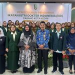 Ketua TP PKK Kota Kediri, Faiqoh Azizah Muhammad, menghadiri acara pelantikan pengurus IIDI Cabang Kota Kediri untuk masa jabatan 2025-2028.
