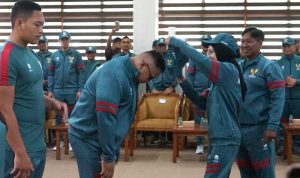 Wali Kota Kediri, Vinanda Prameswati, secara resmi melepas kontingen Kota Kediri yang akan bertanding dalam Porprov Jawa Timur IX 2025.