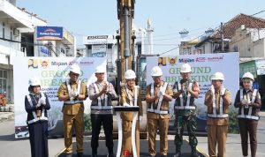 Wali Kota Kediri, Vinanda Prameswati, melaksanakan groundbreaking proyek peningkatan Jalan Stasiun hingga Jalan PJKA, disertai rehabilitasi saluran drainase dan trotoar di Jalan Stasiun.